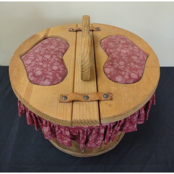 Vintage Large Heart Cushioned Sewing Basket With Lid And Liner - Picture 1 of 12